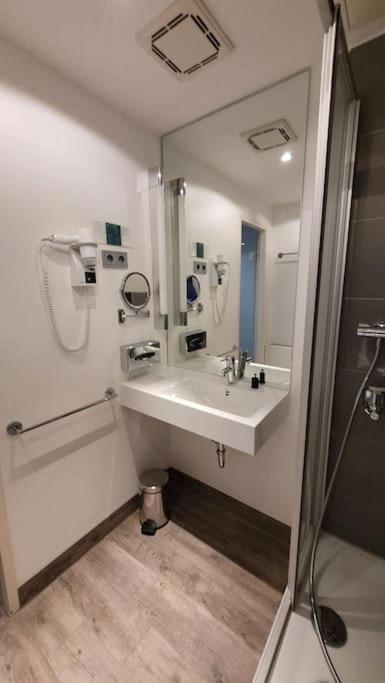 In Modern Center Of Appartement